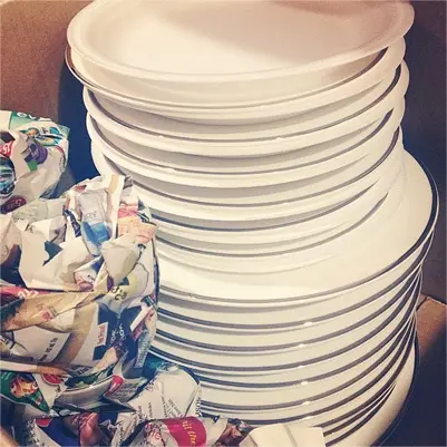 pack plates with paper plates