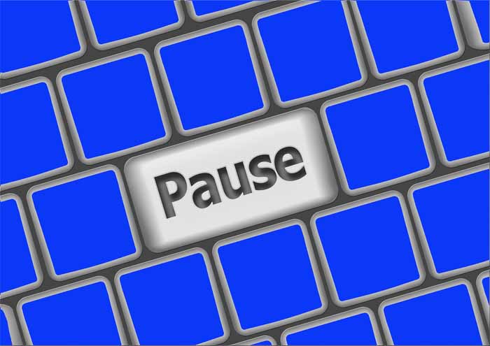 A view of a pause button in the keyboard
