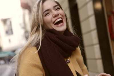 how to tie a scarf